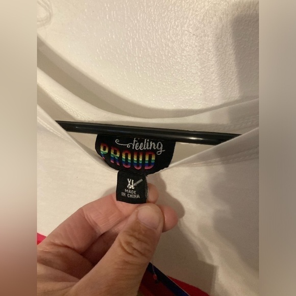NWT Feeling proud short sleeve shirt in size XL. White with rainbow 🌈 - Picture 2 of 5
